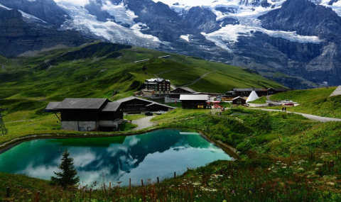 法国TGV高速火车+意大利红色法拉利Italo高速