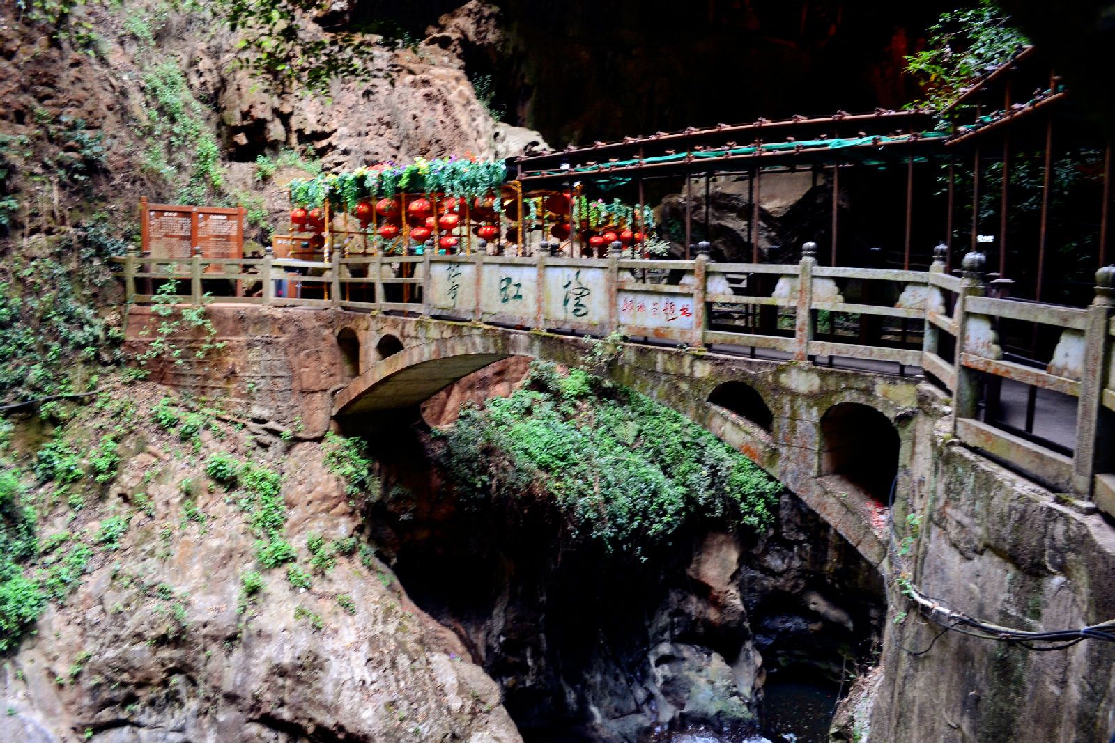 且有着"不游九乡,往来云南"地下卡斯特王国——【九乡风景名胜区】(含