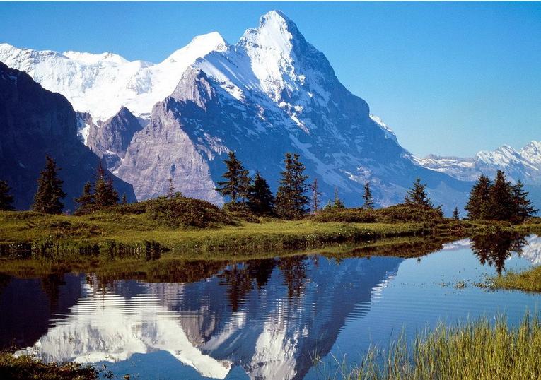 冰川的雄伟,这里能看到阿尔卑斯山中段最美丽的景色,雪山为背景,湖泊