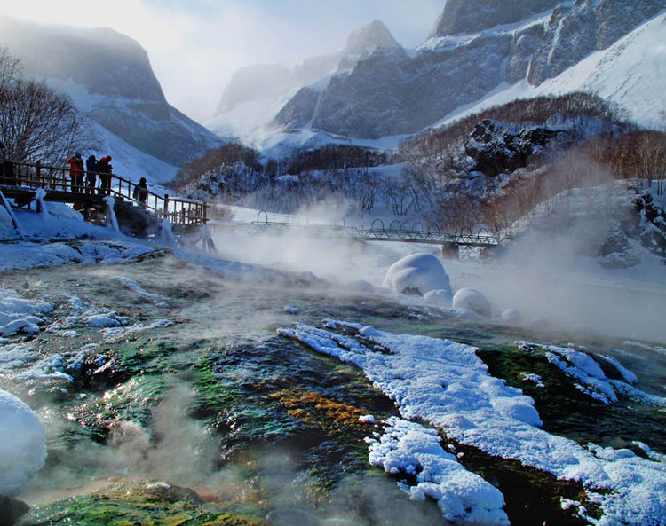 哈尔滨,亚布力,雪乡,镜泊湖,长白山,雪地温泉6晚7日跟团游(双飞,0购物