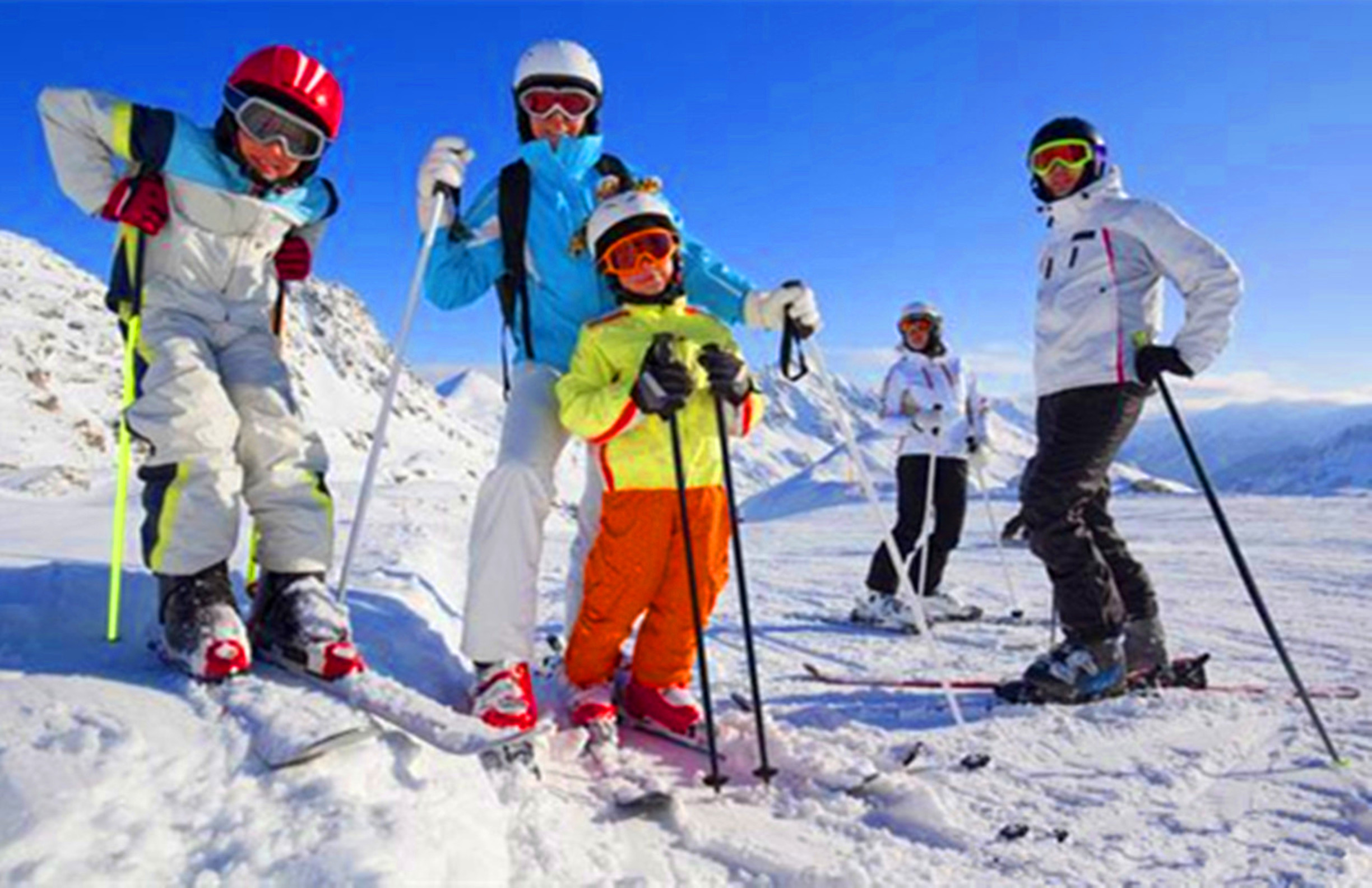 早餐后统一集合后乘车赴亚洲最大的国际滑雪中心 亚布力滑雪旅游