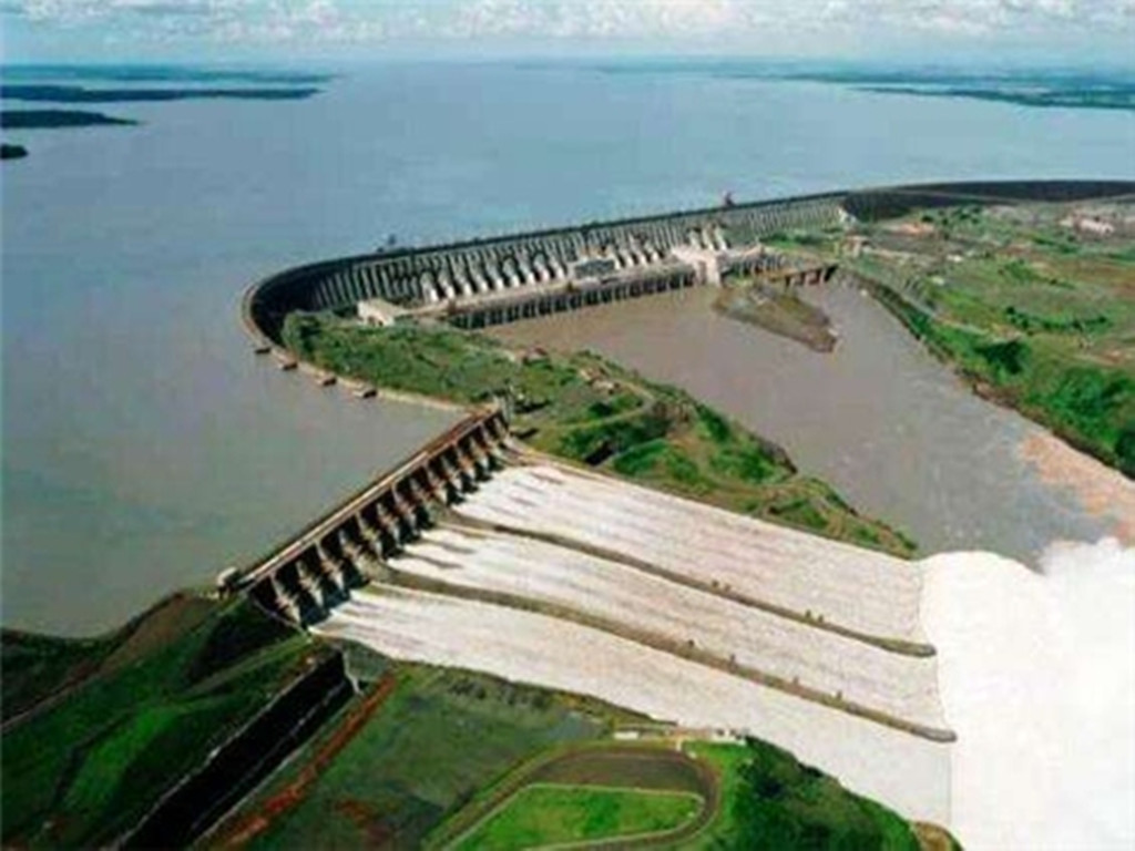伊泰普(ITAIPU)水电站和水坝