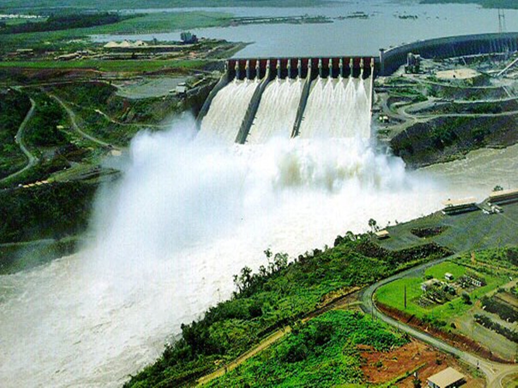 伊泰普(ITAIPU)水电站和水坝