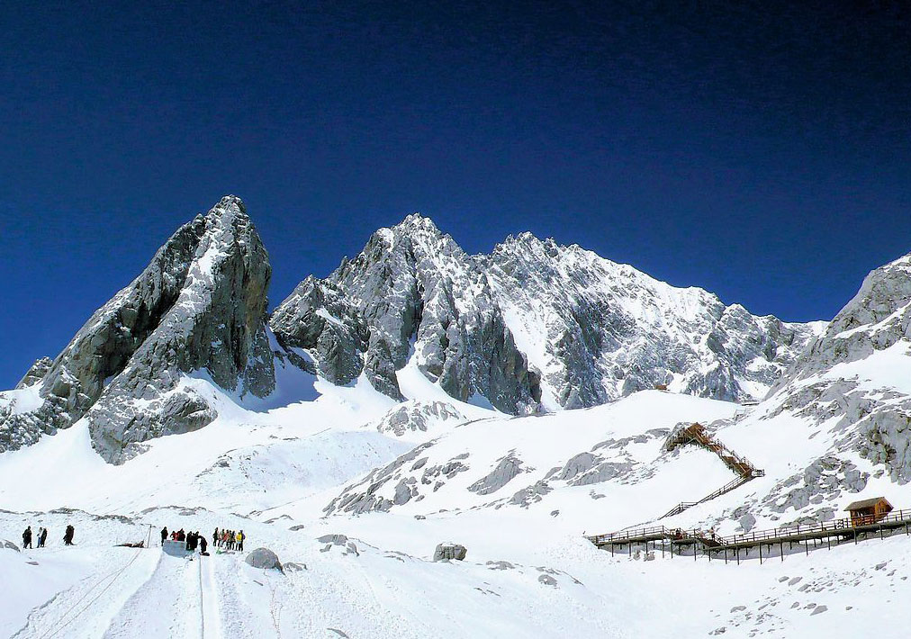 高档雪山风景油画