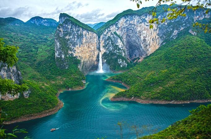 【国庆】【土司往事】无购物、无自费、恩施大峡谷、魅丽清江、土司城、梭布垭、女儿城4晚5日游(双动、摔碗酒，品土家特色，免费观看表演、女儿柔情，壮丽峡谷)