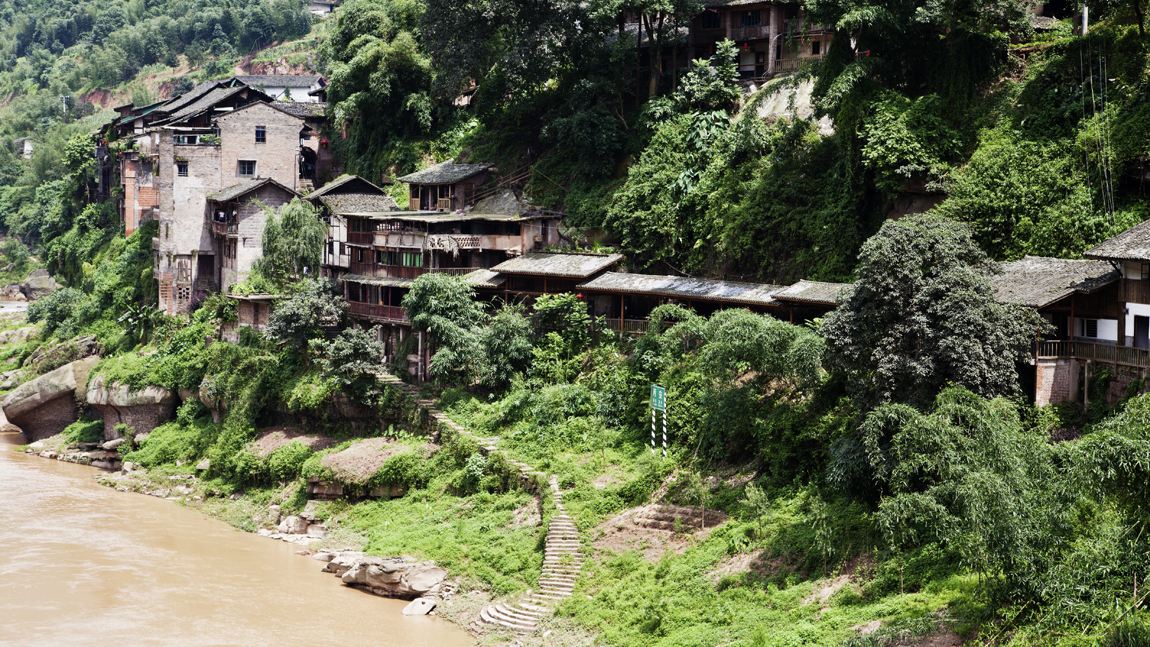 住宿:不含       根据航班时间,从茅台乘车前往遵义新舟机场送