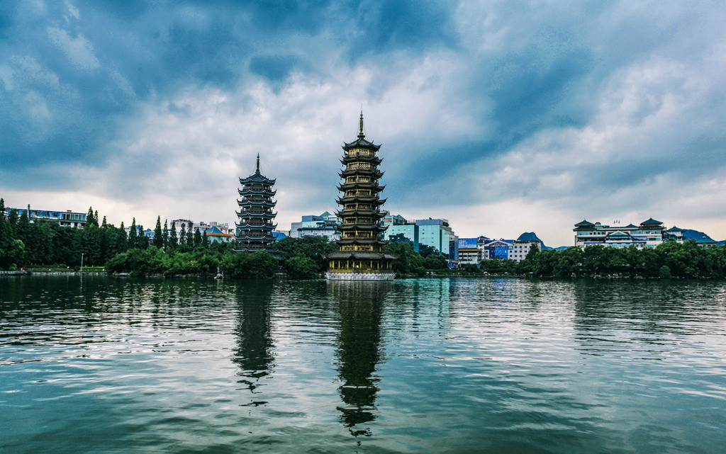 【异国精选】广西桂林 兴坪漓江 北海银滩 越南精选双