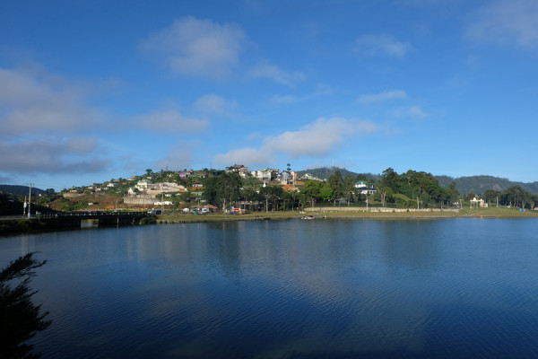 餐: 早   午  晚                宿:long beach或同级四星      茶园