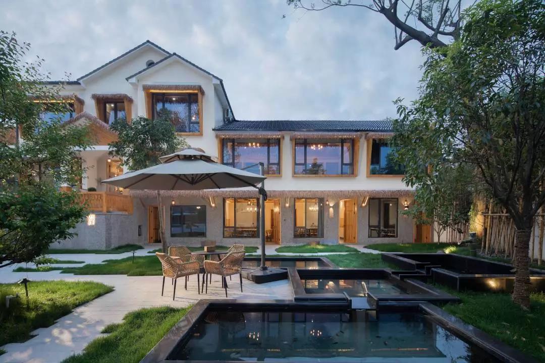 预售安吉素颜民宿549元套1晚住宿2大1小营养早餐双人下午茶安吉中式