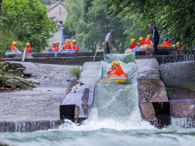 元/套起1晚安吉大年初一风景小镇住宿 藏龙百瀑双人票 大溪漂流双人票