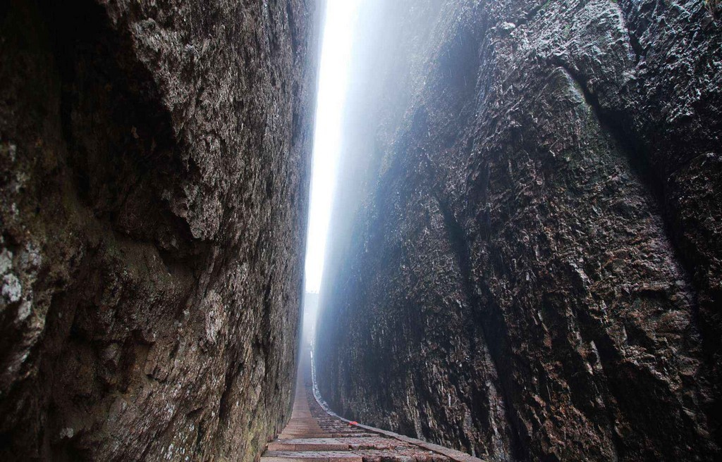 早餐后乘旅游汽车前往游览极目皆图画的【虎啸八景】(约2小时):白莲渡
