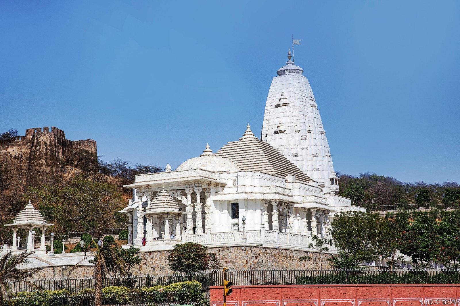 第5天 斋普尔-曼达瓦 行程     :曼达瓦是一座商业繁荣的沙漠小镇.