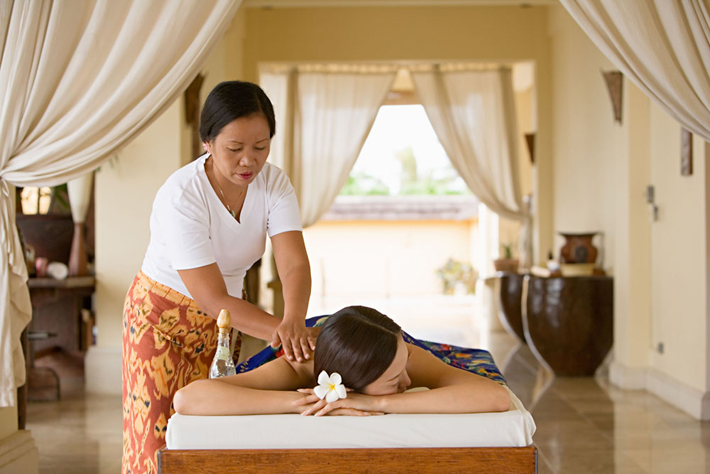 【金皇宫国际自助餐】用餐,享用泰式风味餐,午餐后前往按摩享受 【古