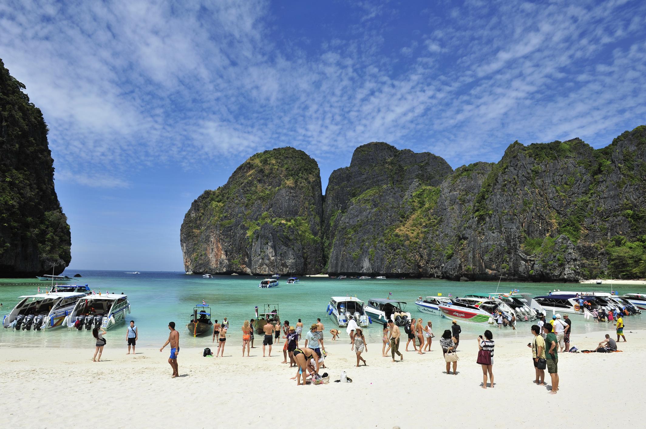 备注:前往星空岛游船如果当天上岛人数不满50人,则改为快艇往返,敬请