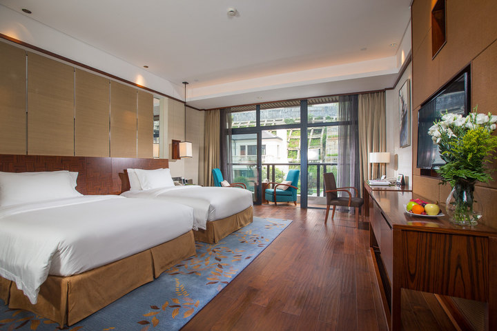 夜饭大餐】参考菜单:辞旧迎新八味碟,鸿运当头有机鱼,喜庆献宝炒球虾