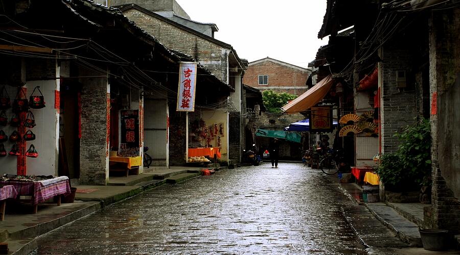 广西桂林,阳朔,兴坪江,银子岩4晚5日跟团游(双飞,赠送少数民族村寨)