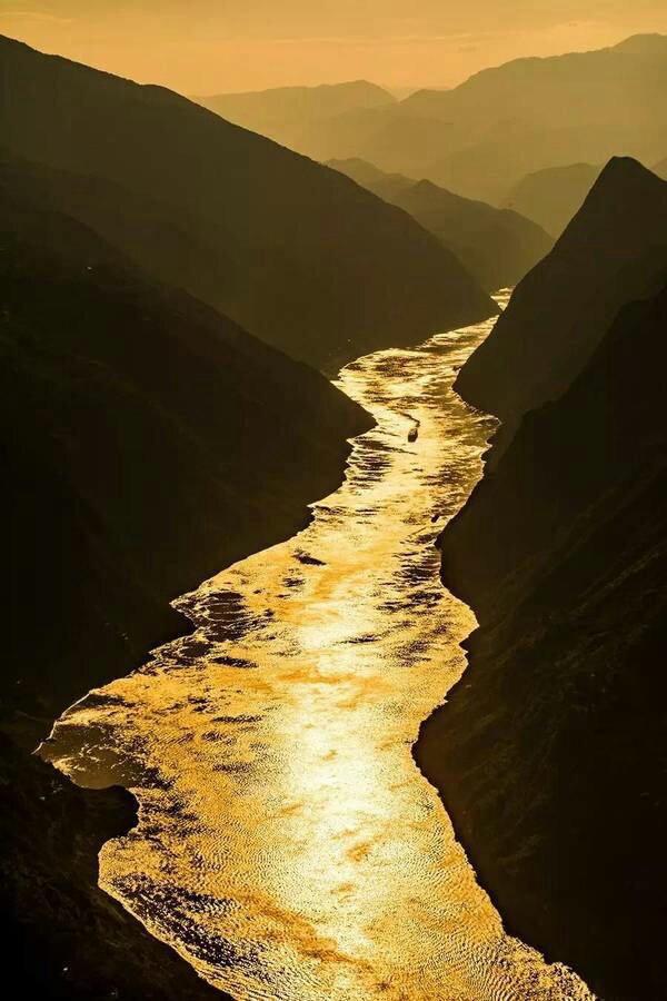 【国庆】 长江三峡涉外游轮单动单卧7日跟团游(神女2号,上水)