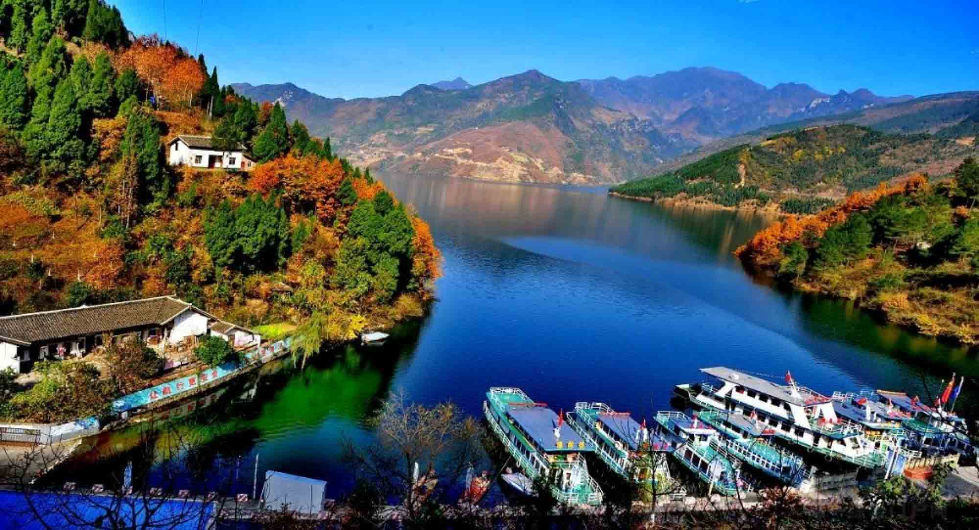 四川广元,光雾山,剑门关,皇泽寺,阆中古城双飞5日跟团游