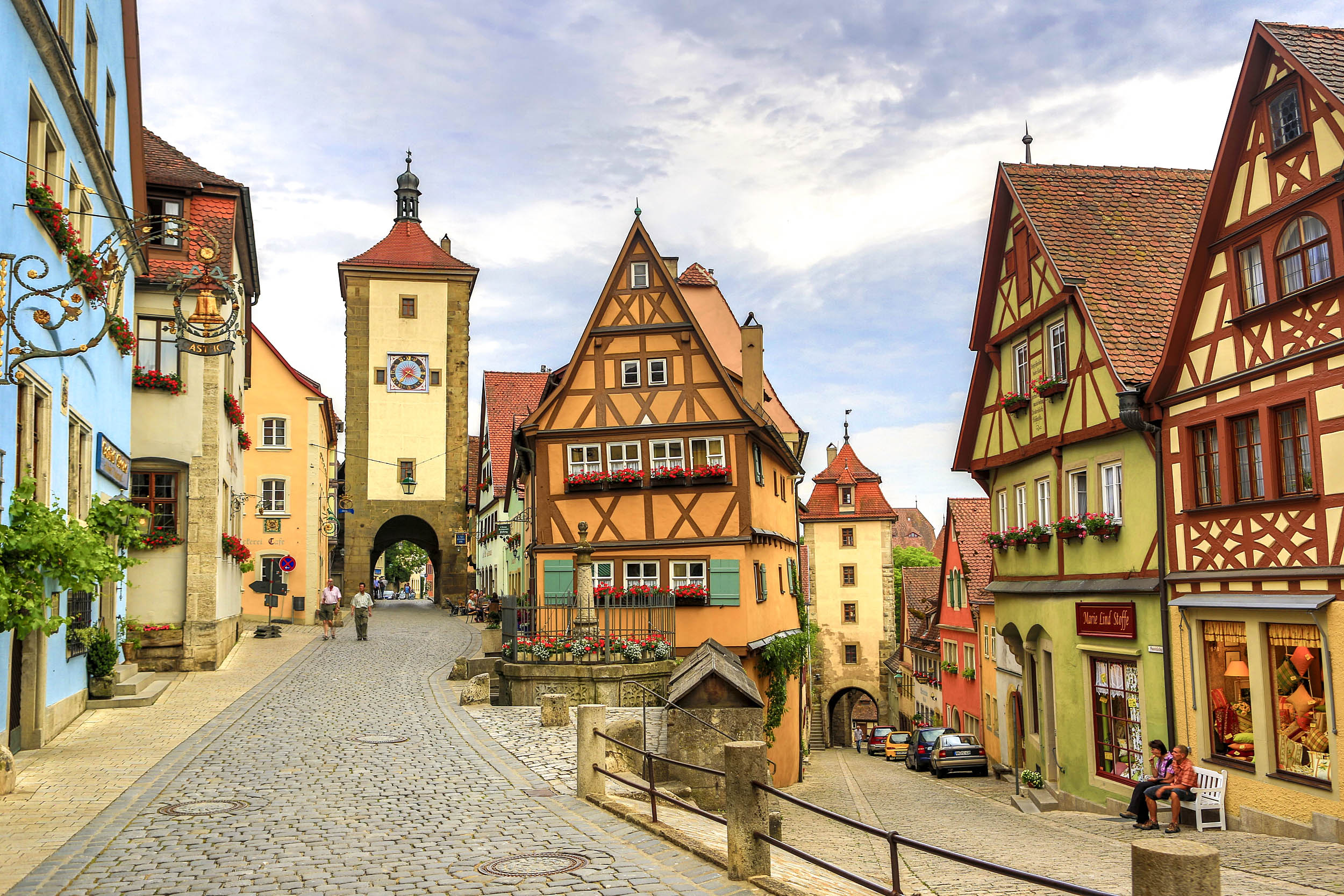 奥斯维辛/哈尔施塔特/湖区 ck小镇住宿/多瑙河游船/4顿特色餐/自由