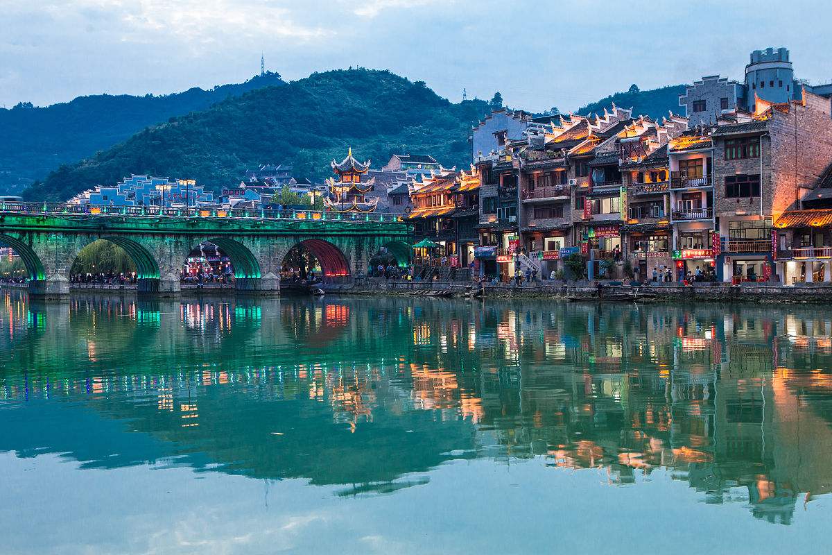 晚餐后入住凯里酒店.