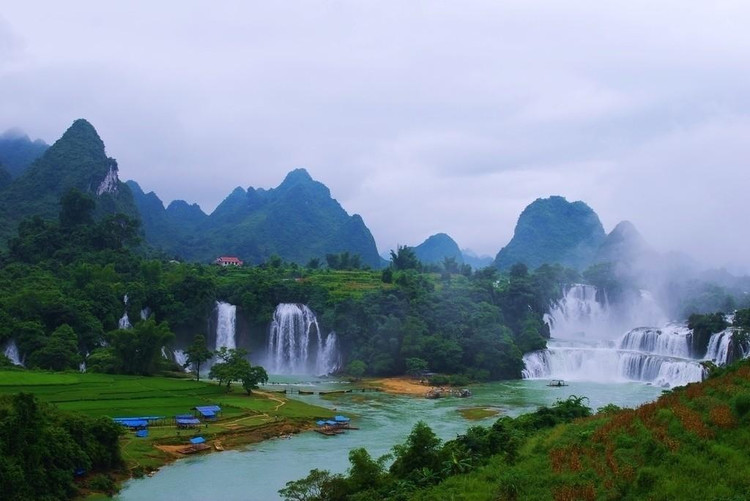 廣西全景:桂林,南寧,德天,巴馬,北海 雙臥10