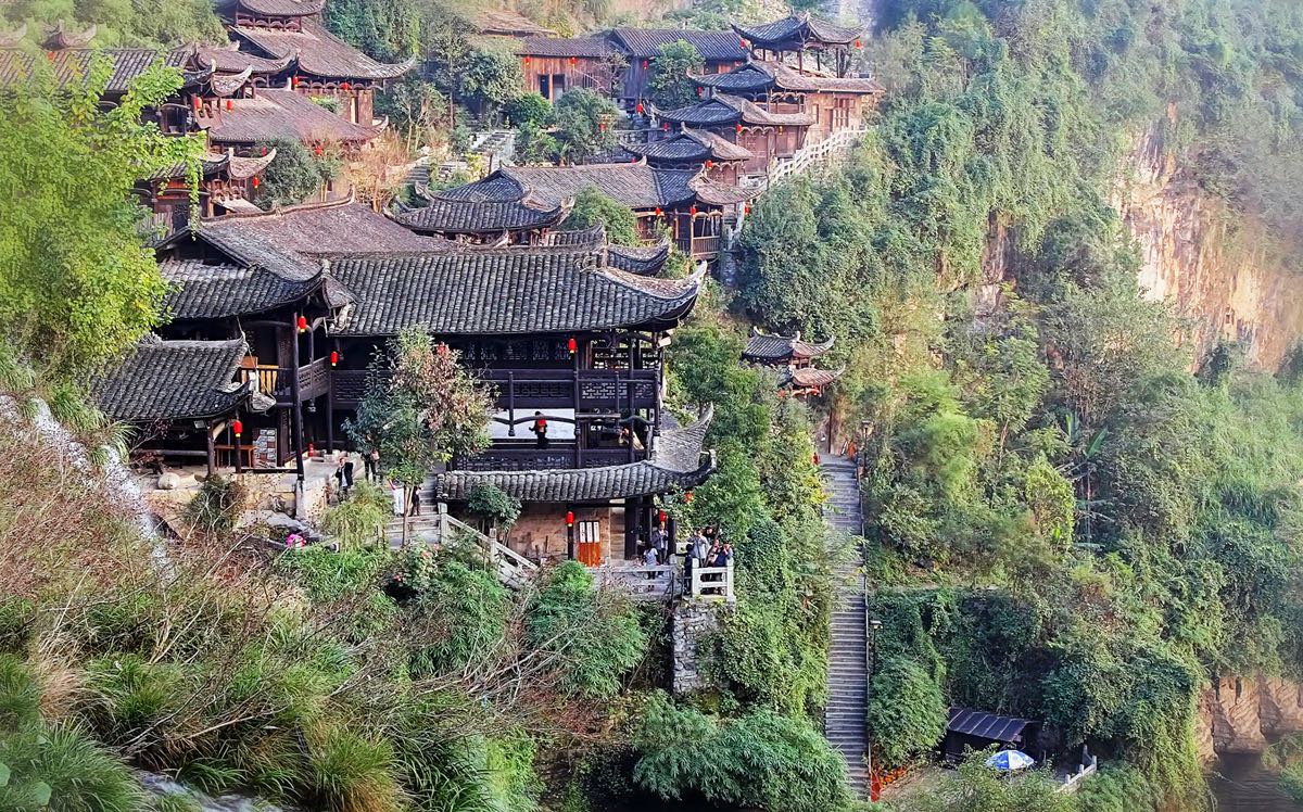 晚餐:自理住宿温暖的家参考航班g1352早餐后